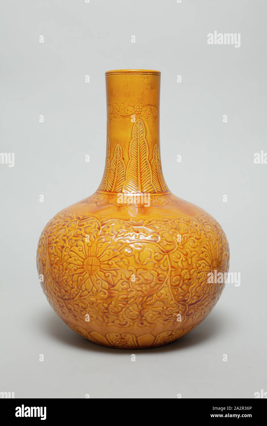 Sconosciuto (cinese), un vaso imitando Dehua Ware, 1736/1795, gres, Altezza: 11 a. (27,9 cm Foto Stock