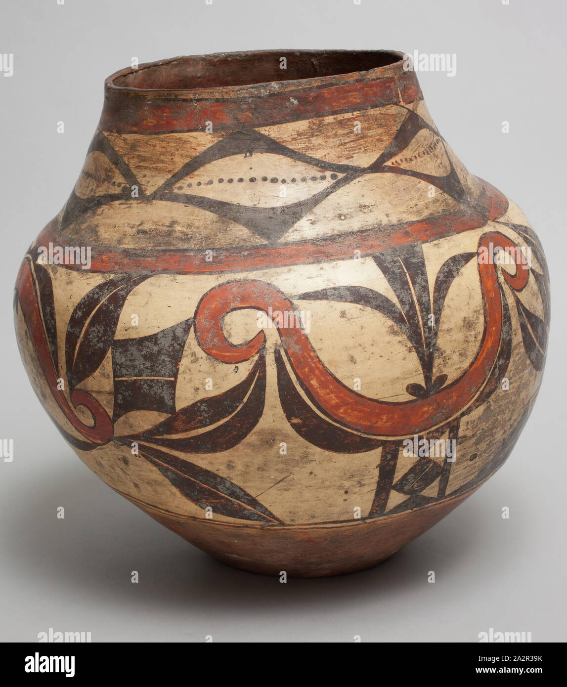 Amerindian, Nord America, nativi americani, Storage Jar, secolo XIX, argilla, complessivo: 11 3/8 pollici × 11 1/4 pollici (28,9 × 28,6 cm Foto Stock