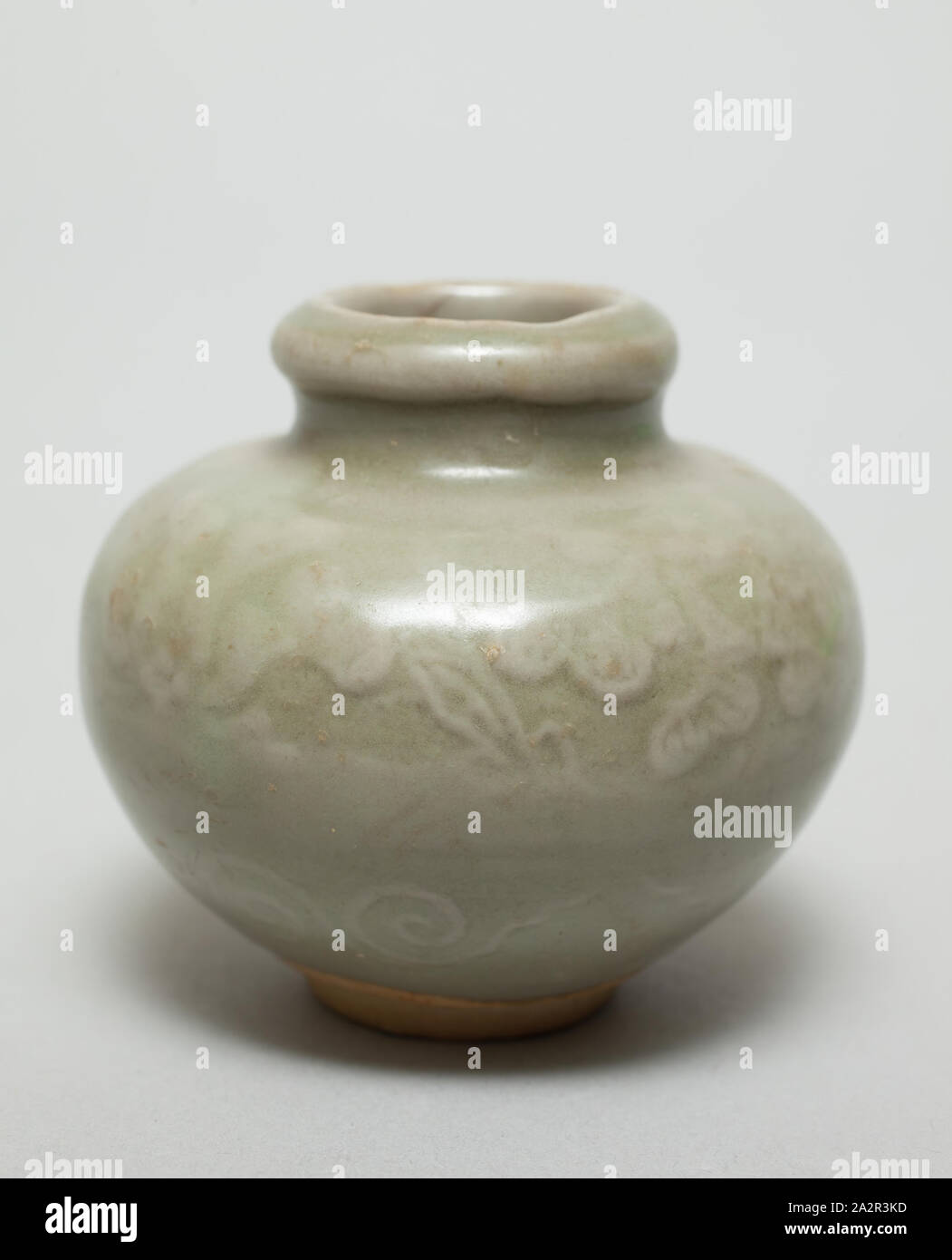 Sconosciuto (cinese), Jar, 960/1279, porcellana, Altezza: 2 1/4 in. (5,7 cm Foto Stock