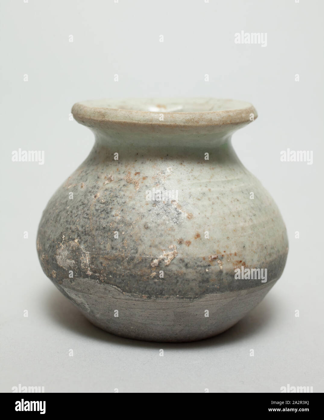 Sconosciuto (cinese), Jar, 960/1279, gres, Altezza: 2 1/4 in. (5,7 cm Foto Stock