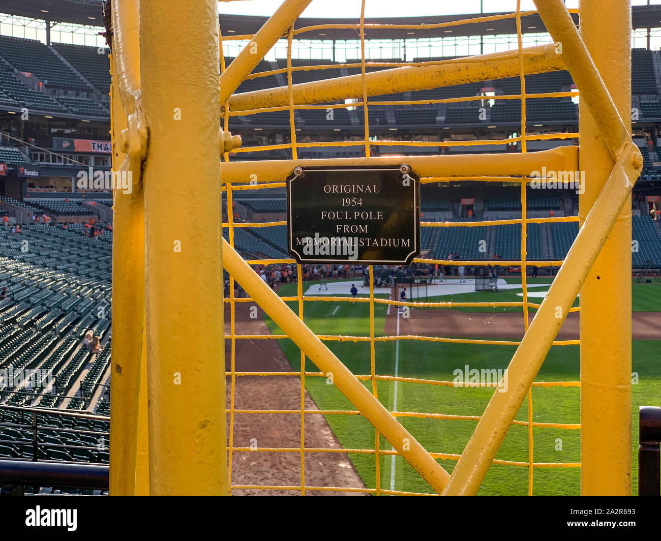 Baltimore, Maryland - 21 Settembre 2019 : fallo polo dal Memorial Stadium di Baltimore Rigogolo's Camden Yards. Foto Stock