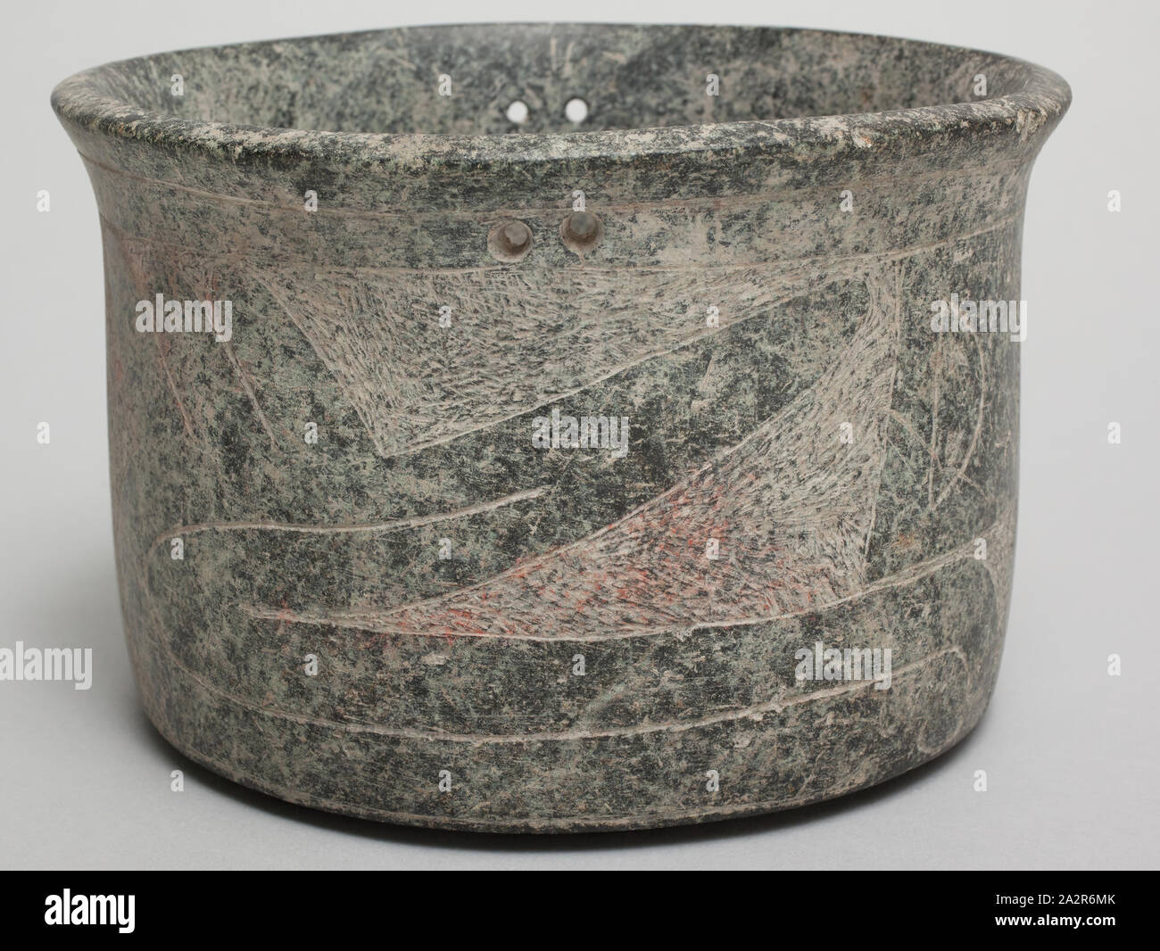 Olmec, precolombiani, ciotola, tra il 1500 e il 800 A.C., pietra, complessivo: 3 × 5 poll. (7,6 × 12,7 cm Foto Stock