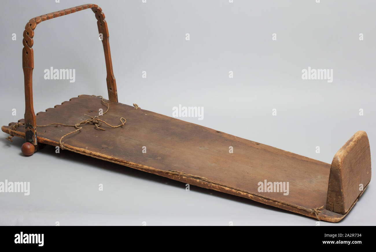 Iroquois/Mohawk, nativi americani, culla bordo, c. 1850, legno, 29 1/2 x 13 x 4 1/2 in. (74,9 x 33.02 x 11.4 cm Foto Stock