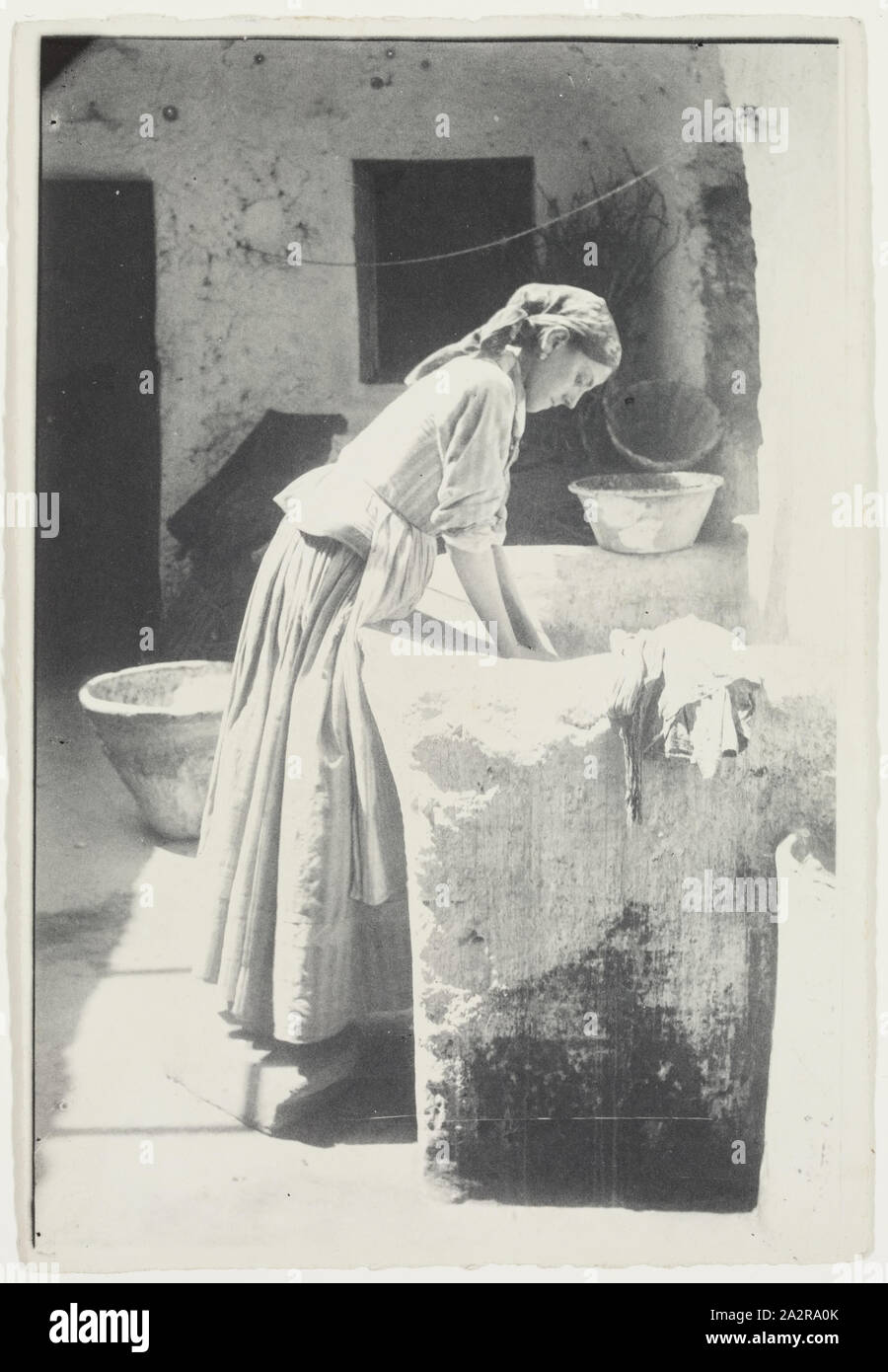 James W. Holcombe, inglese, active ca. 1890-1900, la rondella ragazza di Capri, fine del XIX secolo e il platino, stampa immagine: 7 1/8 × 4 7/8 pollici (18,1 × 12,4 cm Foto Stock