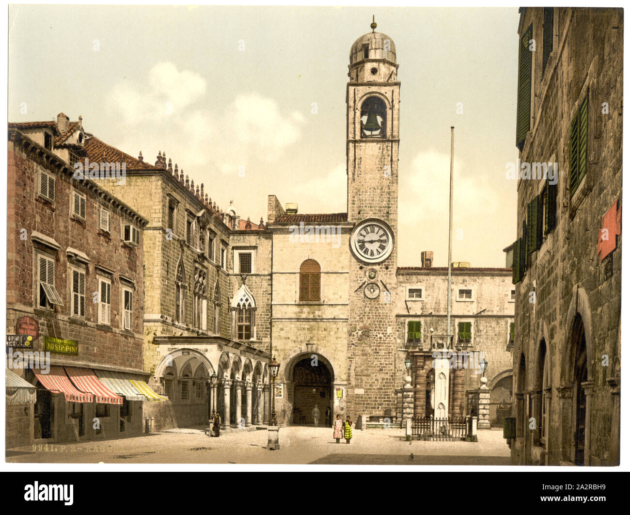 Ragusa, corpi di Guardi Square, Dalmazia, Austro-Hungary; stampa n. 9941.; fa parte di: viste dell'Impero Austro-ungarico nella stampa Photochrom collection.; titolo dalla Detroit Publishing Co., catalogo J-sezione estera, Detroit, Michigan. : Detroit Publishing Company, 1905.; Foto Stock