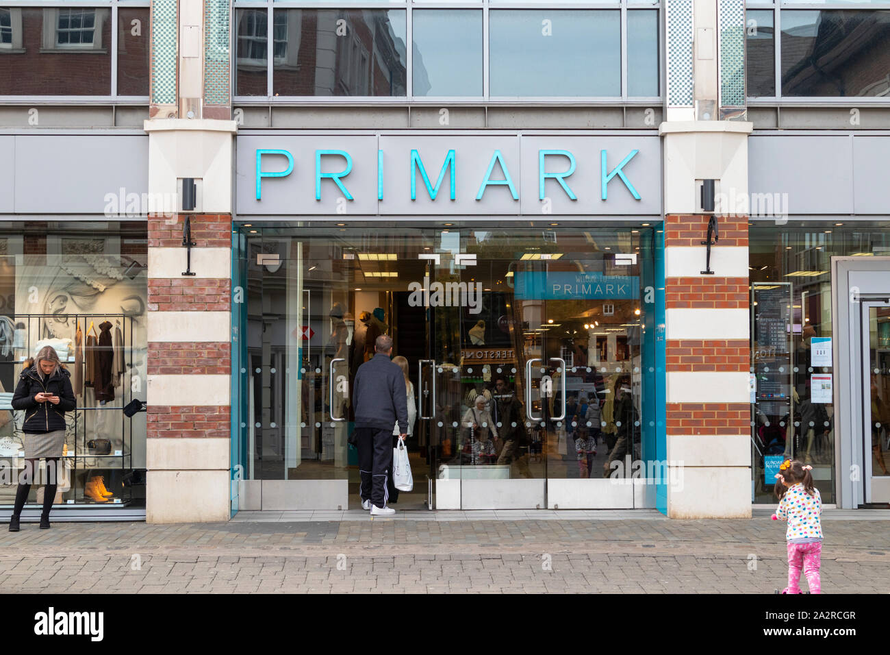 Negozio Primark, negozio di alta strada di fronte, canterbury, kent, regno unito Foto Stock