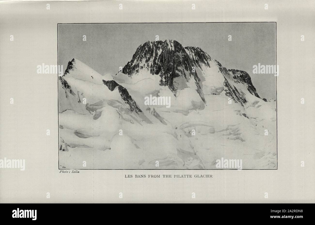 I divieti dal ghiacciaio Pilatte, Les Bains, Pointe de la Pilatte e Têtes de la Pilatte nelle Alpi del Delfinato, firmato: Foto: Sella, Fig. 5, dopo p. 97, Sella, Vittorio (foto), William Augustus Brevoort Coolidge: studi alpini. Londra: Longmans, verde e Co., 1912 Foto Stock