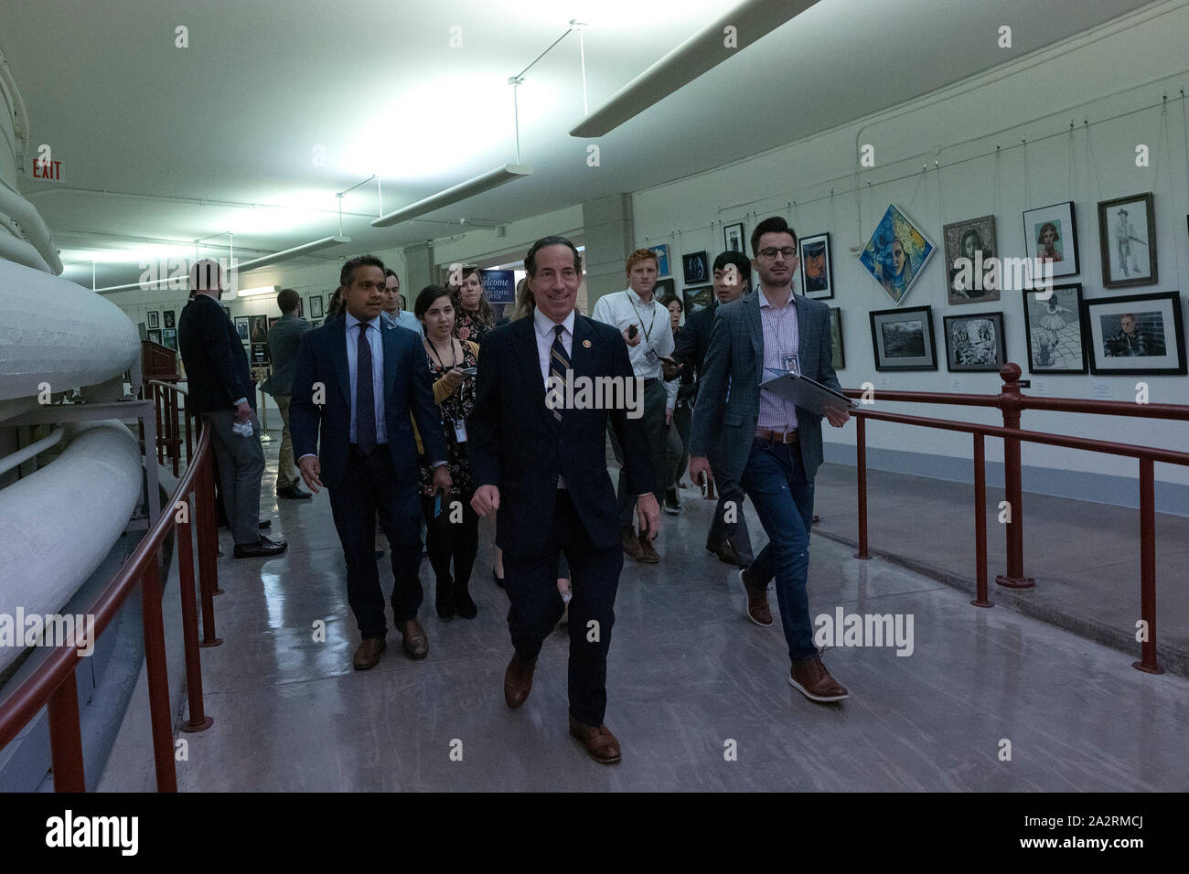 Rappresentante degli Stati Uniti Jamie Raskin (Democratico del Maryland) lascia una porta chiusa audizione con il Dipartimento di Stato dell ex inviato speciale in Ucraina Kurt Volker sul Campidoglio il 3 ottobre 2019. Credito: Stefani Reynolds/CNP /MediaPunch Foto Stock