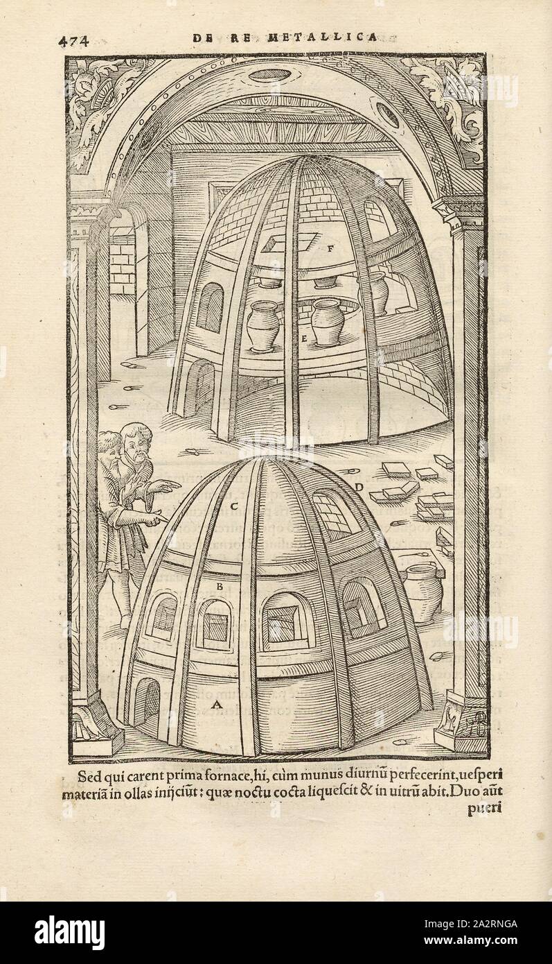 La produzione di vetro 3, illustrazione di un forno in cui i pezzi di vetro sono fusi in navi, xilografia, p. 474, (Liber duodecimus), Manuel, Hans Rudolf (graveur sur bois), 1556, Georgius Agricola: De re metallica libri XII: quibus officia, instrumenta, machinae, ac omnia denique ad metallicam spectantia, non modo luculentissime describuntur, sed & per le effigi (...). Basileae: [Froben], 1556 Foto Stock