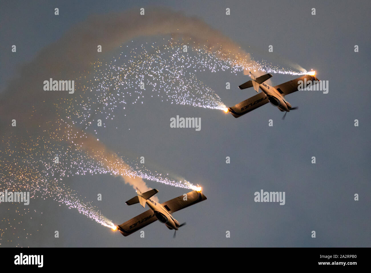 SANICOLE, Belgio - Sep 13, 2019: Le lucciole Aerobatic Team Display effettuando al Sanice Airshow al tramonto. Foto Stock