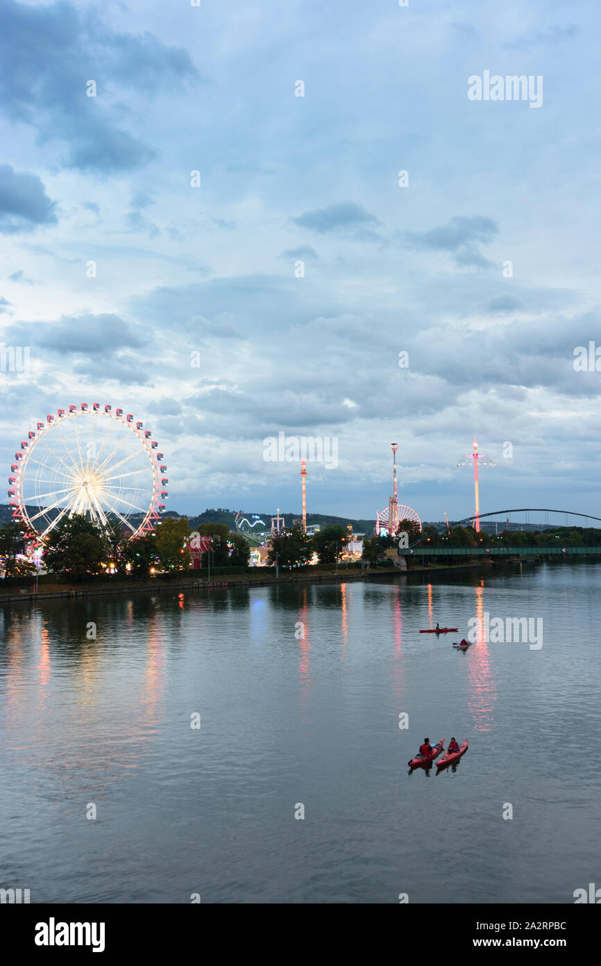 Stoccarda: Cannstatter Volksfest ((festa della birra, viaggio luna park) in corrispondenza del Cannstatter Wasen, ruota panoramica Ferris, fiume Neckar, paddle pilota di barca, canoa, può Foto Stock