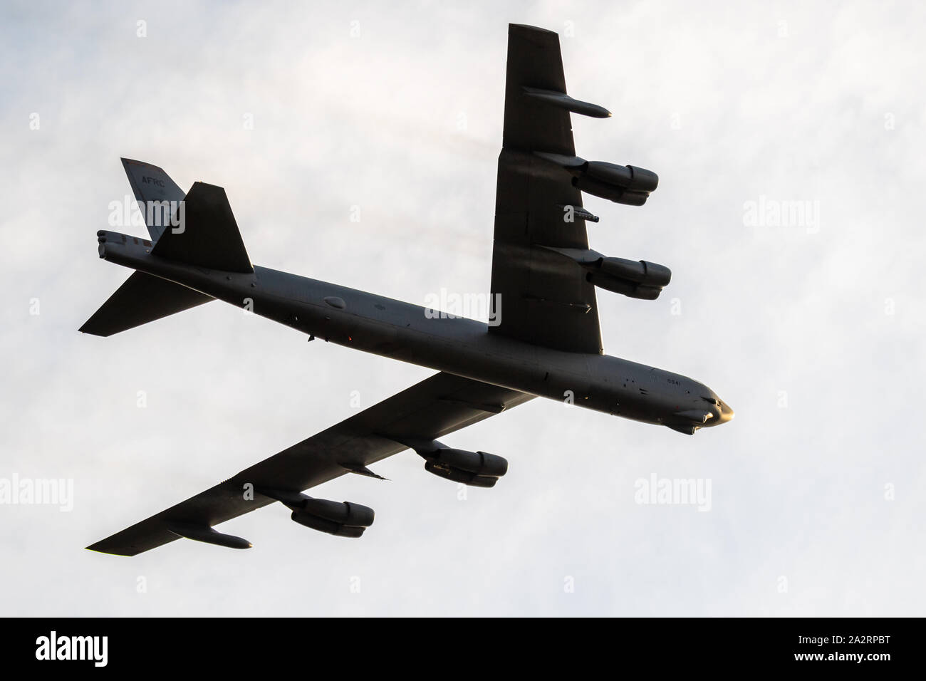 SANICOLE, Belgio - Sep 13, 2019: US Air Force Boeing B Stratofortress bomer piano eseguendo un passa-basso al Sanice Airshow al tramonto. Foto Stock