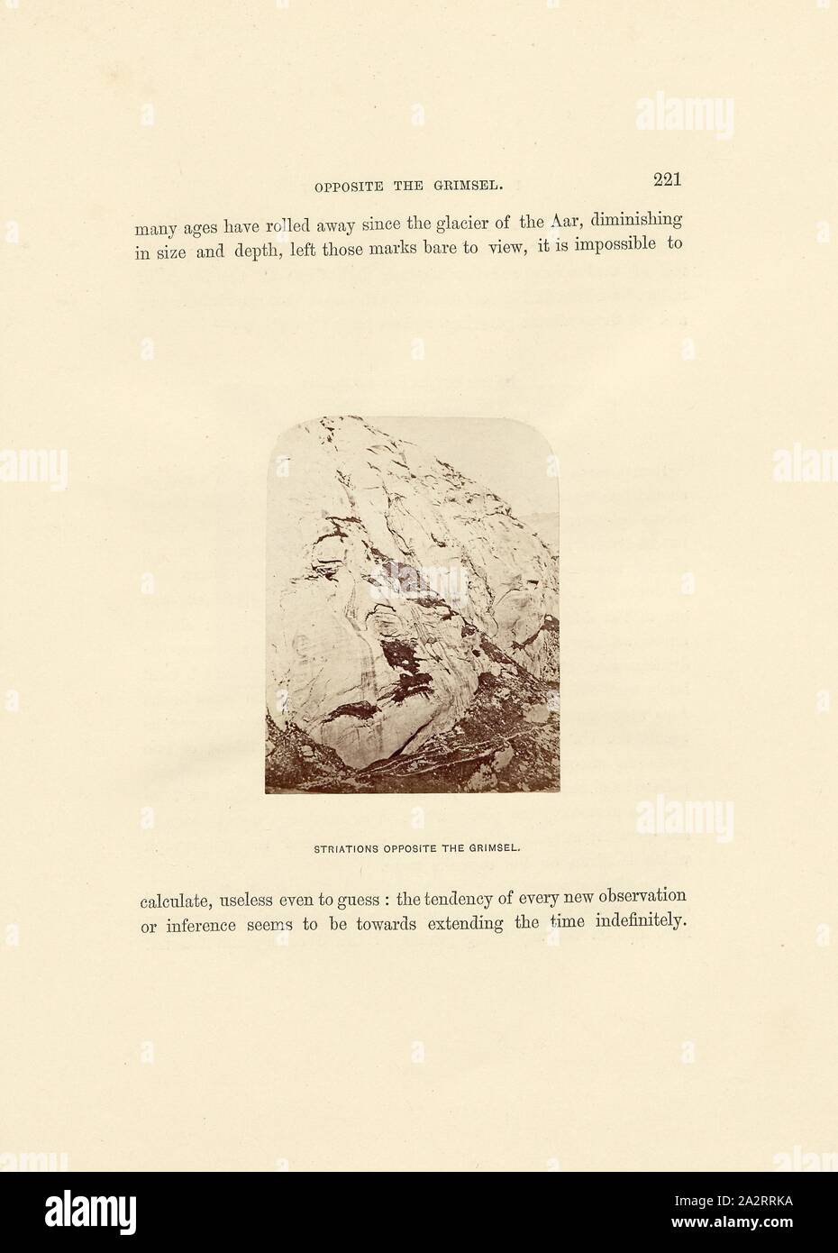 Striature di fronte al Grimsel, formazione di roccia con tracce del ghiacciaio al Grimsel; fotografia, p. 221, di Edwards, Ernest, 1866, H. B. George, l'Oberland e i suoi ghiacciai: esplorato e illustrato con ghiaccio-ax e fotocamera. Londra: Bennett, 1866 Foto Stock