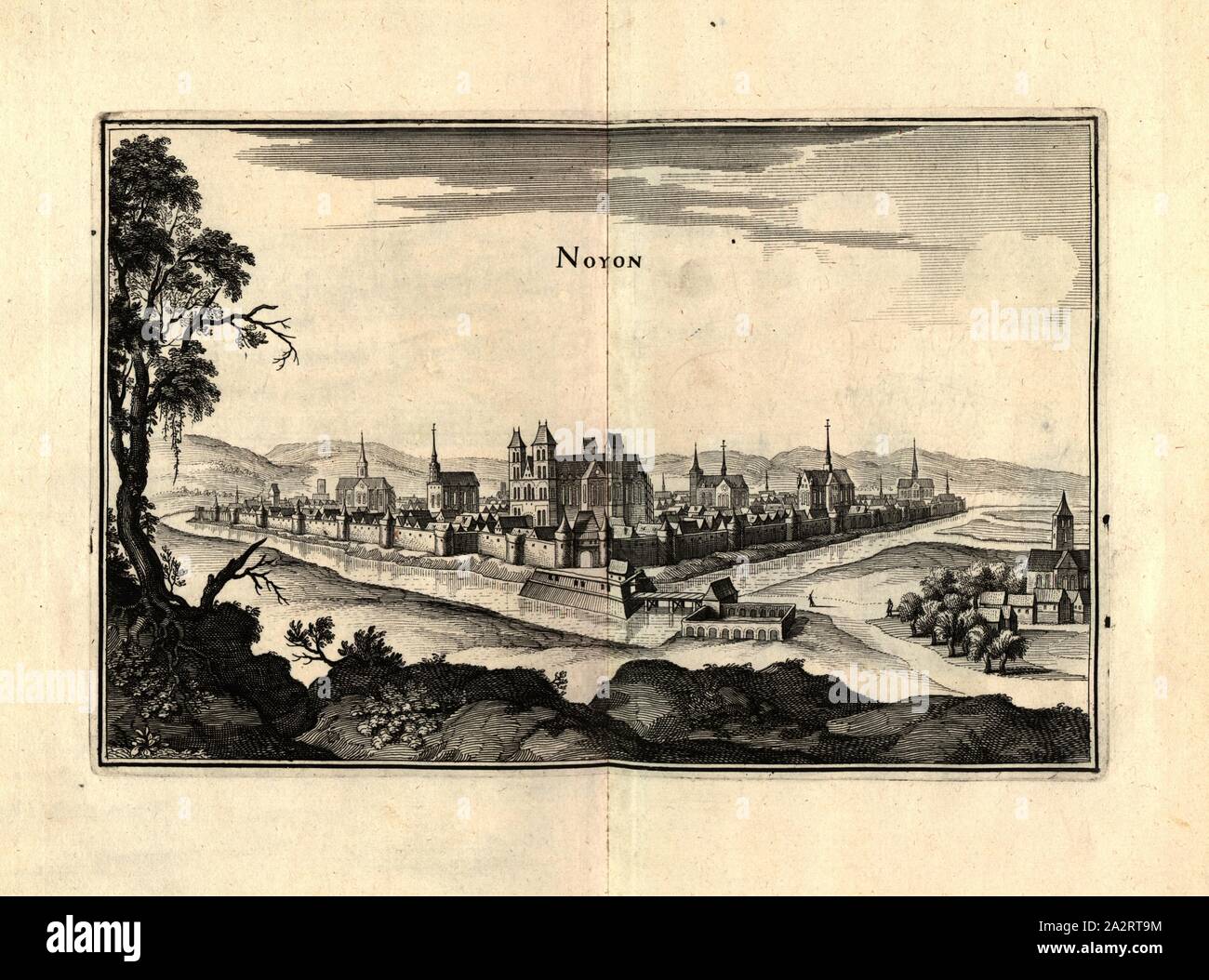 Noyon, Noyon in Francia, Fig. 105, p. 97, 1661, Martin Zeiller: topographia" Galliae, oder Beschreibung und der Contrafaitung vornehmbsten und bekantisten Oerter in dem mächtigen und grossen Königreich Franckreich: beedes auss eygner Erfahrung und den besten und berühmbtesten Scribenten, così in underschiedlichen Spraachen davon aussgangen seyn, auch auss erlangten Bericht und Relationen von etlichen Jahren hero zusammen getragen, richtige in Ordnung gebracht und auff Begehren zum Druck verfertiget. Franckfurt am Mayn: in Verlag Caspar Merians, 1655-1661 Foto Stock