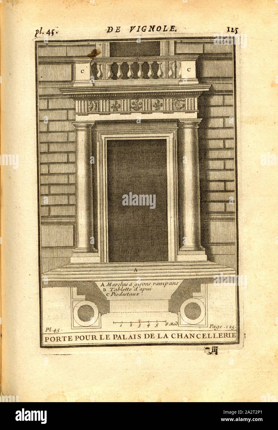 Porta per la Cancelleria Palace, il cancello del Palazzo della Cancelleria in Roma, Pl. 45, p. 125, 1720, Augustin-Charles d'Aviler: Cours d'architettura: qui comprend les ordres de Vignole, avec des commentaires, les le figure e le descrizioni de ses plus beaux bâtimens, & de ceux de Michel-Ange, plusieurs nouveaux desseins, ornemens & préceptes, contenant la distribuzione, la décoration, la matière & la construction des édifices, la maçonnerie, la charpenterie, la copertura, la serrurerie, la menuiserie, le jardinage & tout ce qui regarde l'art de bâtir: avec une ampia spiegazione par ordre Foto Stock