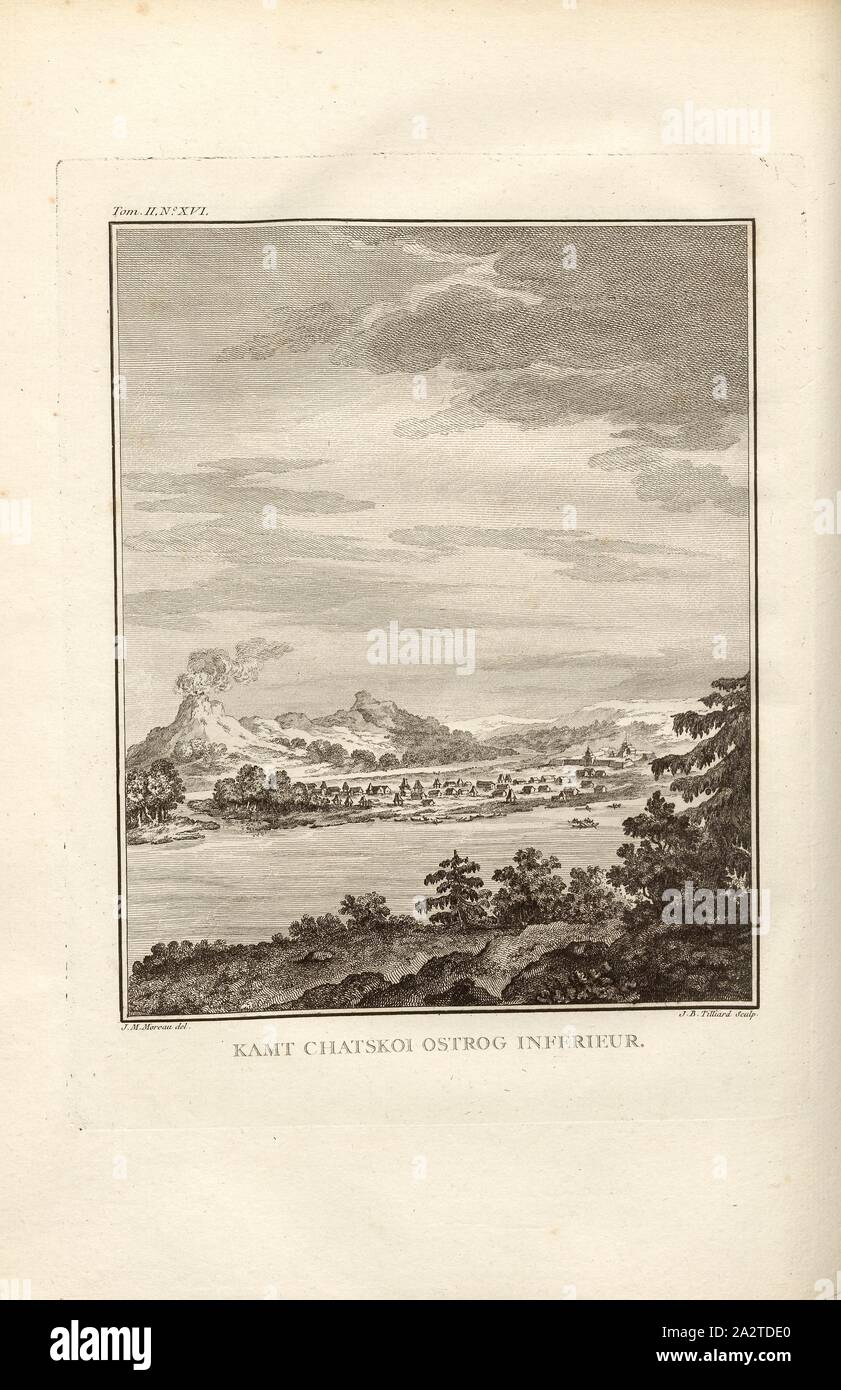 Kamt Chatskoi ostrog inferiore, vista di un insediamento in una pianura in Kamchatka con un vulcano di fumare in background, firmato: J.M. Moreau (CANC.), J.B. Tilliard (sculp.), incisione su rame, n. XVI, dopo p. 342 (vol. 2), Moreau, Jean-Michel ; Tilliard, Jean-Baptiste, 1768, M. Kracheninnikow: Voyage en Sibérie, contenant la descrizione du Kamtchatka, ou l'su trouve. Parigi: Chez Debure, 1768 Foto Stock