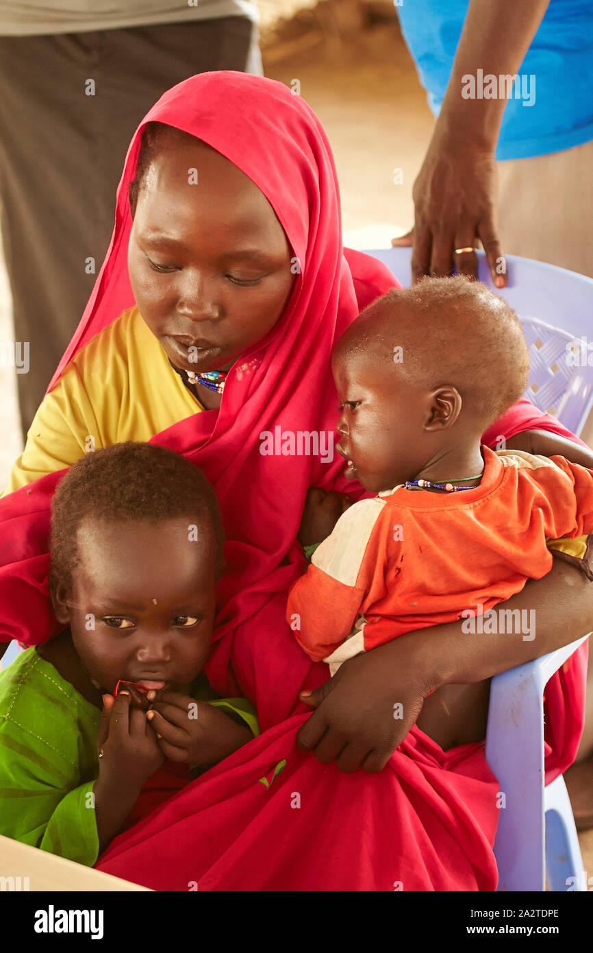 Il sud Sudan Maban Bunji Doro Refugeecamp madre e bambini provenienti dal Nilo Blu zona 18-03-2013 foto: Jaco Klamer Foto Stock