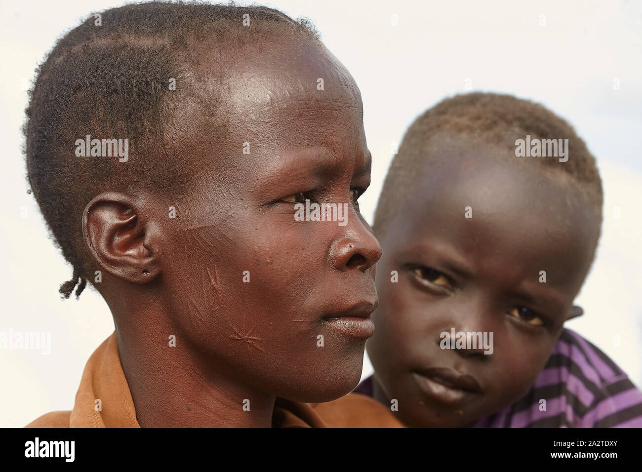 Il sud Sudan Juba Gumbo refugeecamp IDP camp madre Ateija sabbia (27)con suo figlio paralized Jokomina Paolo(3) Foto Jaco Klamer 04-06-2014 Foto Stock