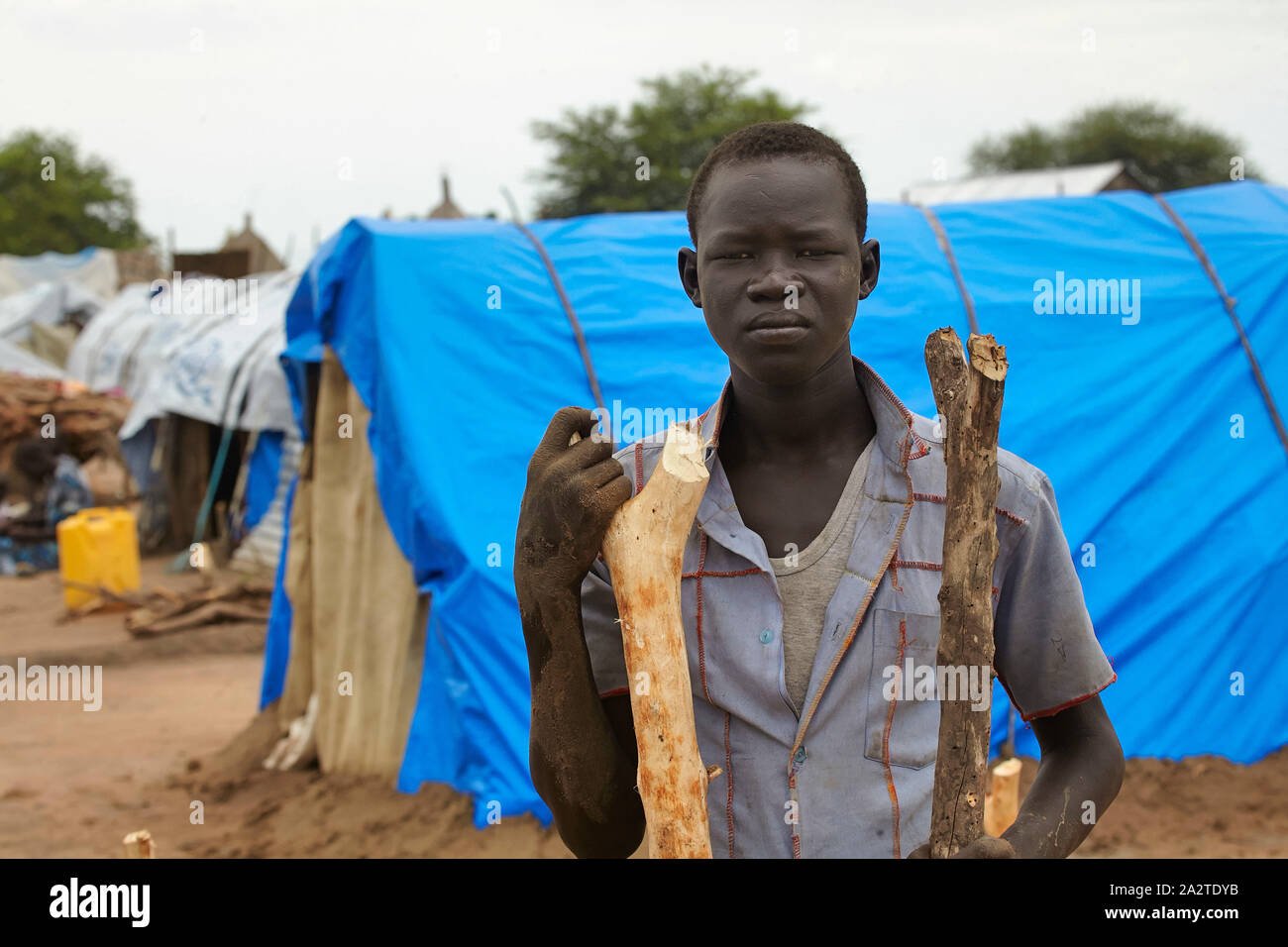 Il sud Sudan Juba Gumbo refugeecamp IDP camp Lino Udja (17) la costruzione di una casa foto Jaco Klamer 04-06-2014 Foto Stock