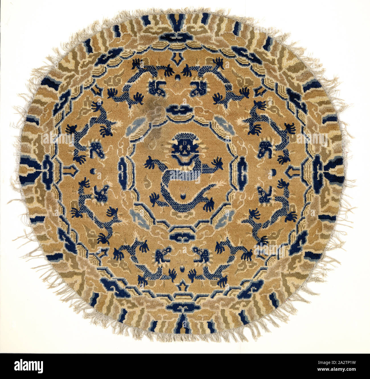 Rug, secolo XIX, lana, cotone, 49-1/16 x 49-7/8 in. (Senza frangia), tessile e della moda arte Foto Stock