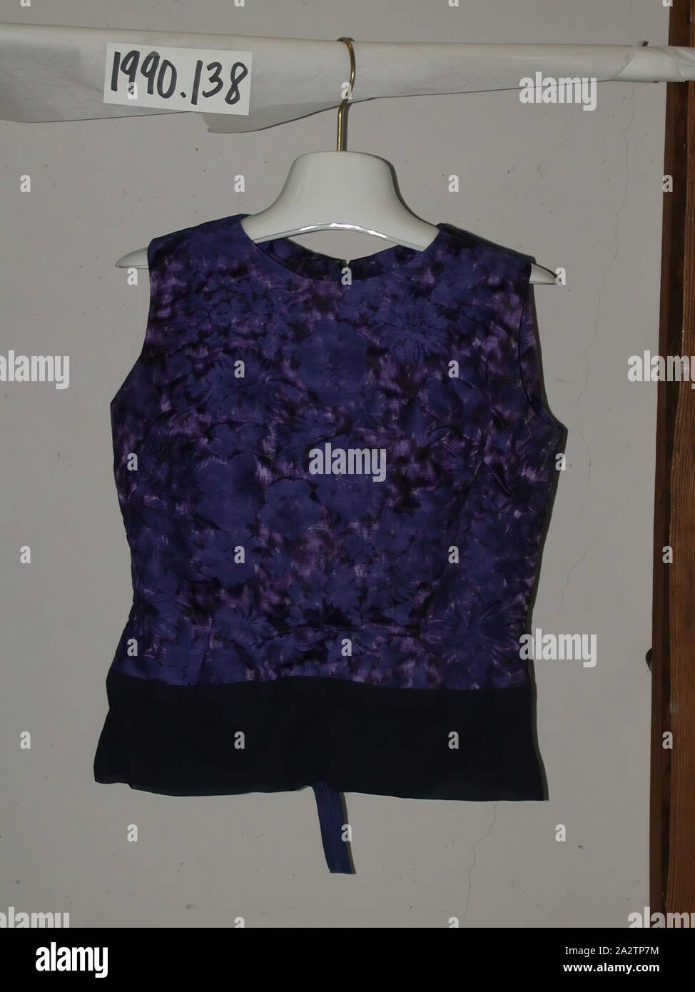 Camicetta, 1964, L: 24 in., tessile e della moda arte Foto Stock
