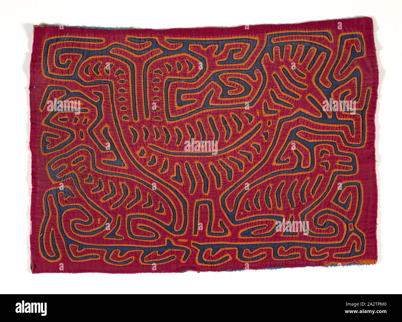 Shirt pannello (mola), Kuna persone, circa 1950, appliqued cotone, 14-1/8 x 20-1/4 in., tessile e della moda arte Foto Stock