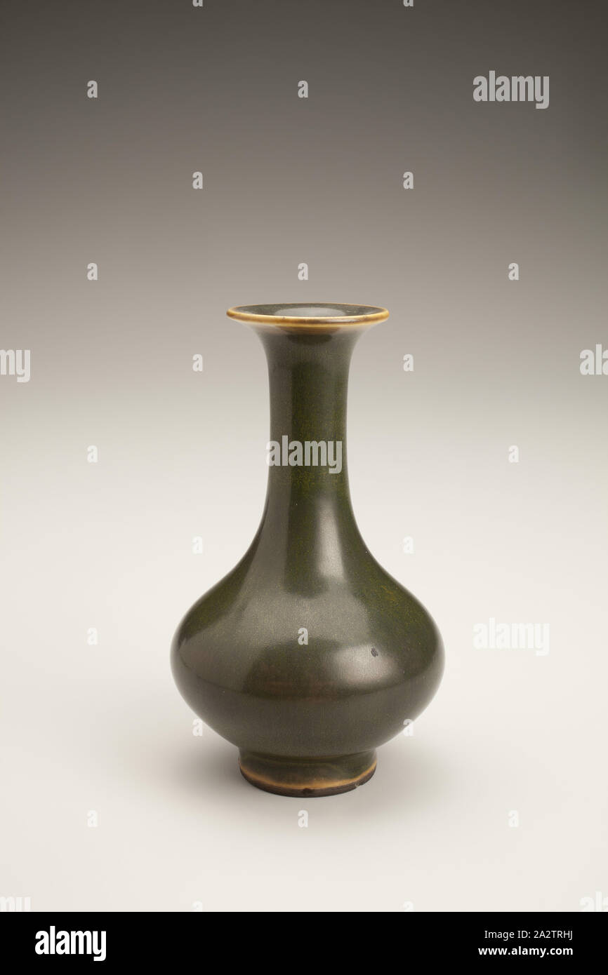 Set per la preparazione di tè verde vase, dinastia Qing, dinastia Qing, 1700s, porcellana con smalto overglaze, 5-7/8 x 1-3/4 (diam.)., Arte Asiatica Foto Stock Set per la preparazione di tè verde vase, dinastia Qing, dinastia Qing, 1700s, porcellana con smalto overglaze, 5-7/8 x 1-3/4 (diam.)., Arte Asiatica Foto Stock