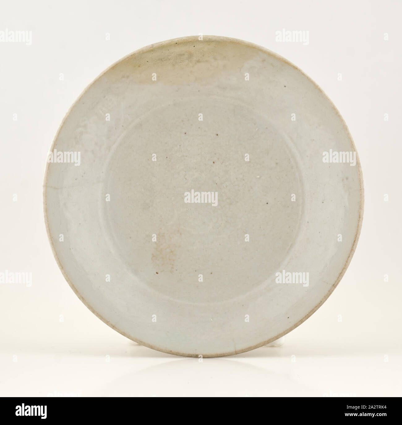 Ciotola di smalto bianco, 1-3/4 h, 6-5/16 d, Arte Asiatica Foto Stock