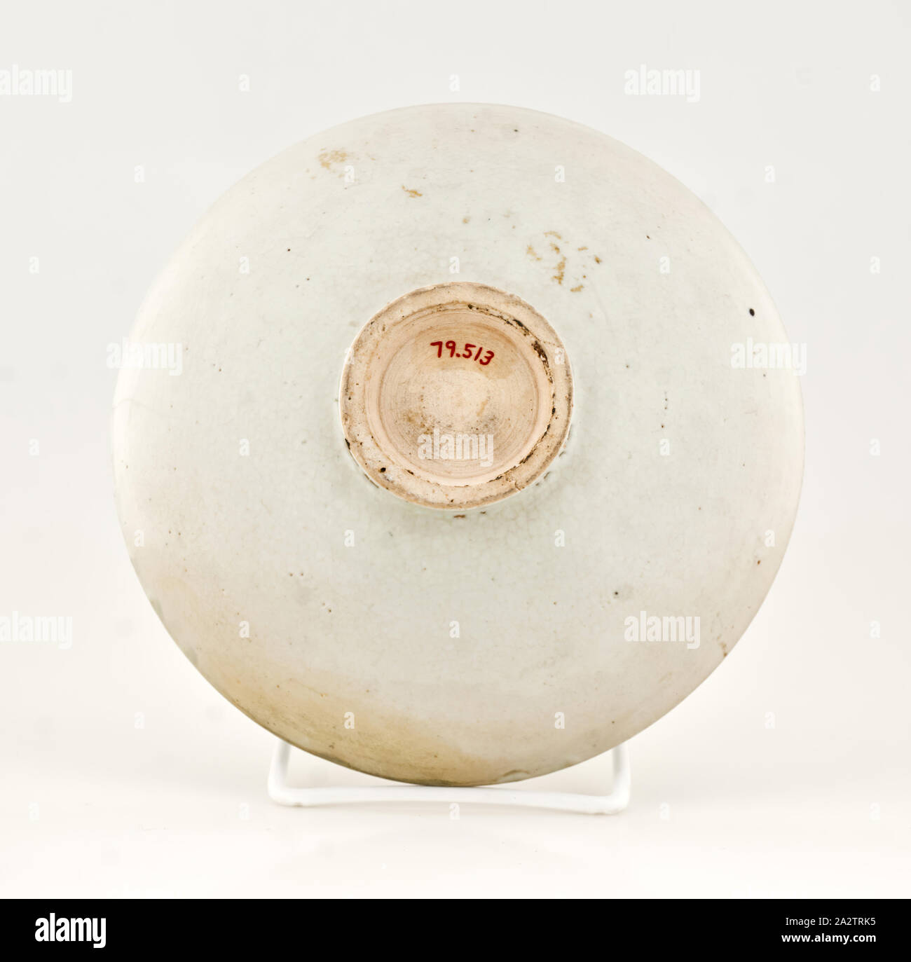 Ciotola di smalto bianco, 1-3/4 h, 6-5/16 d, Arte Asiatica Foto Stock