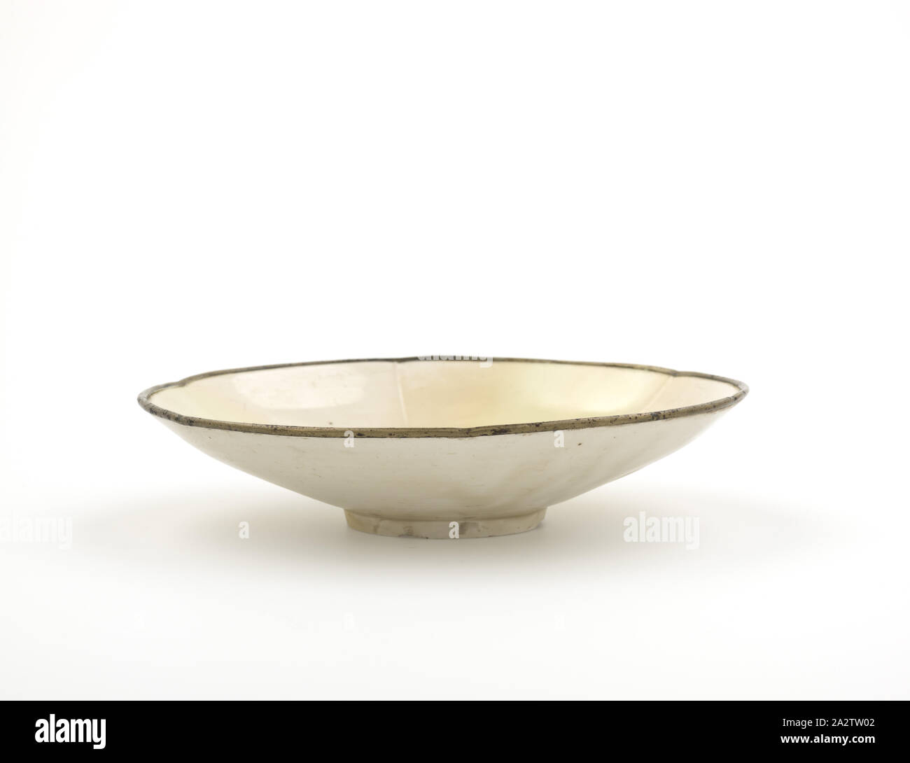 Ciotola, porcellana, bronzo, 7-13/16 in., Arte Asiatica Foto Stock