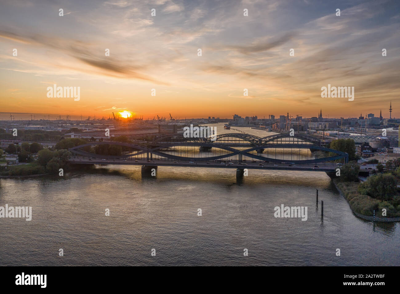 Tramonto sul porto di Amburgo Foto Stock