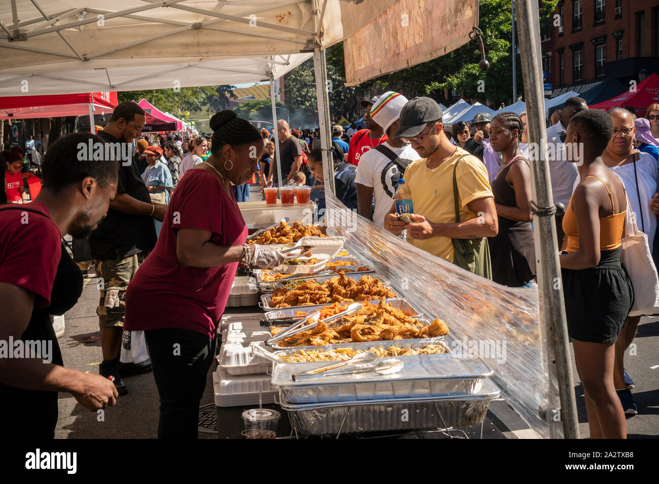 Alimenti fritti all'Atlantic Antic street fair di Brooklyn a New York Domenica, Settembre 29, 2019. (© Richard B. Levine) Foto Stock