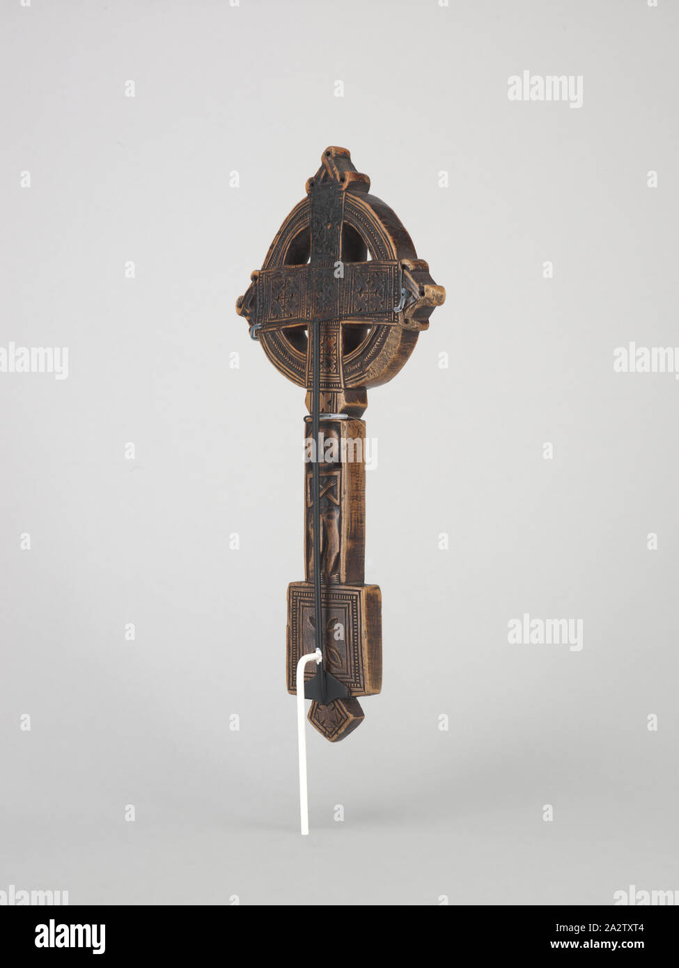 Hand-held processionale croce cristiana, Amhara persone, metà del XVIII secolo - XIX secolo, legno, 11-1/16 x 5-1/8 x 3/4 in., Arte Africana Foto Stock