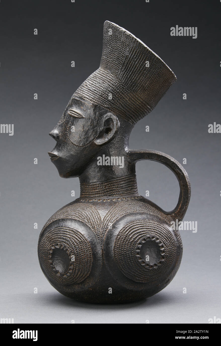 Vaso, Mangbetu persone, xx secolo, ceramica, 11-3/16 in., Arte Africana Foto Stock