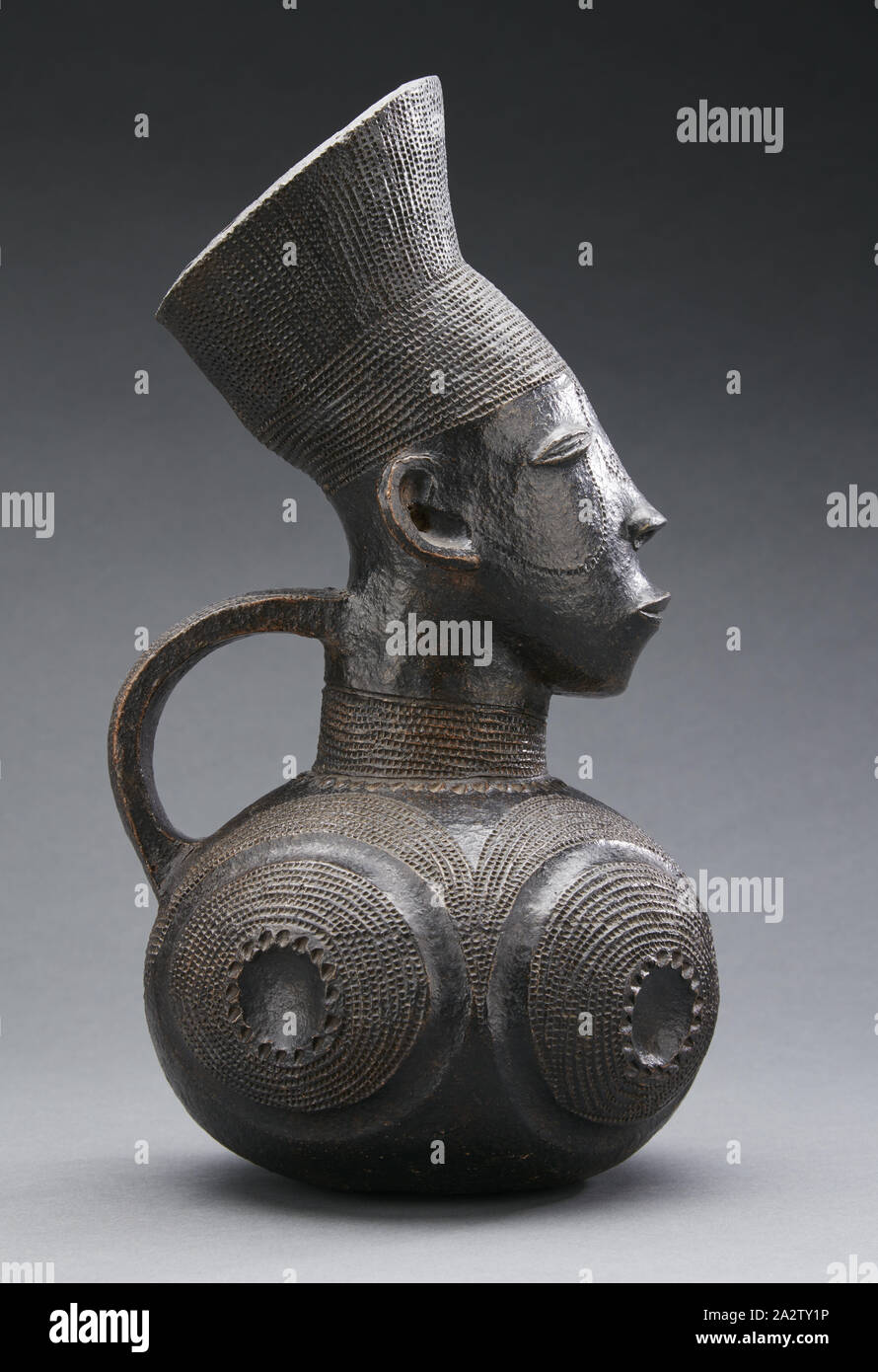 Vaso, Mangbetu persone, xx secolo, ceramica, 11-3/16 in., Arte Africana Foto Stock