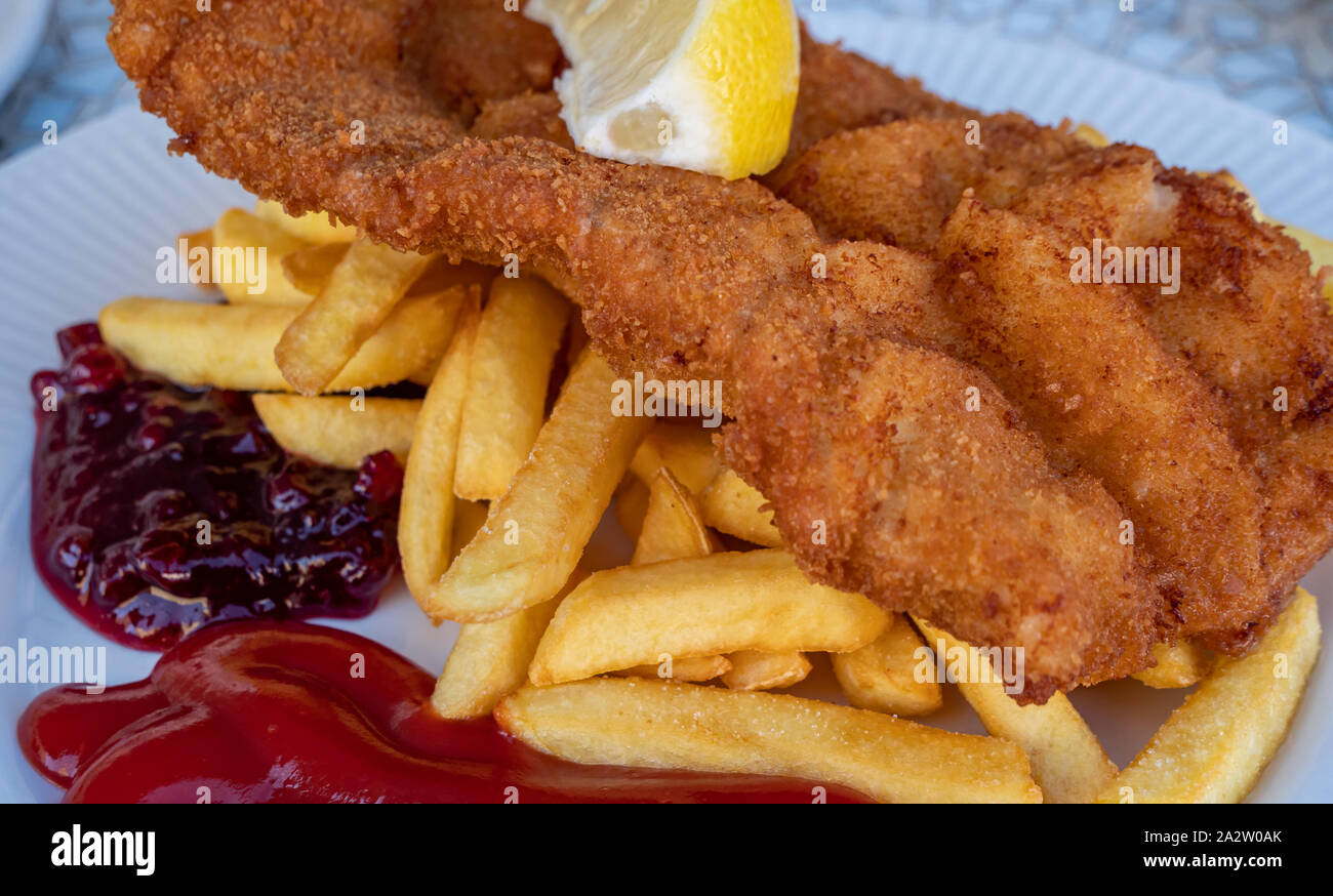 Cotoletta e patatine fritte piatto Foto Stock