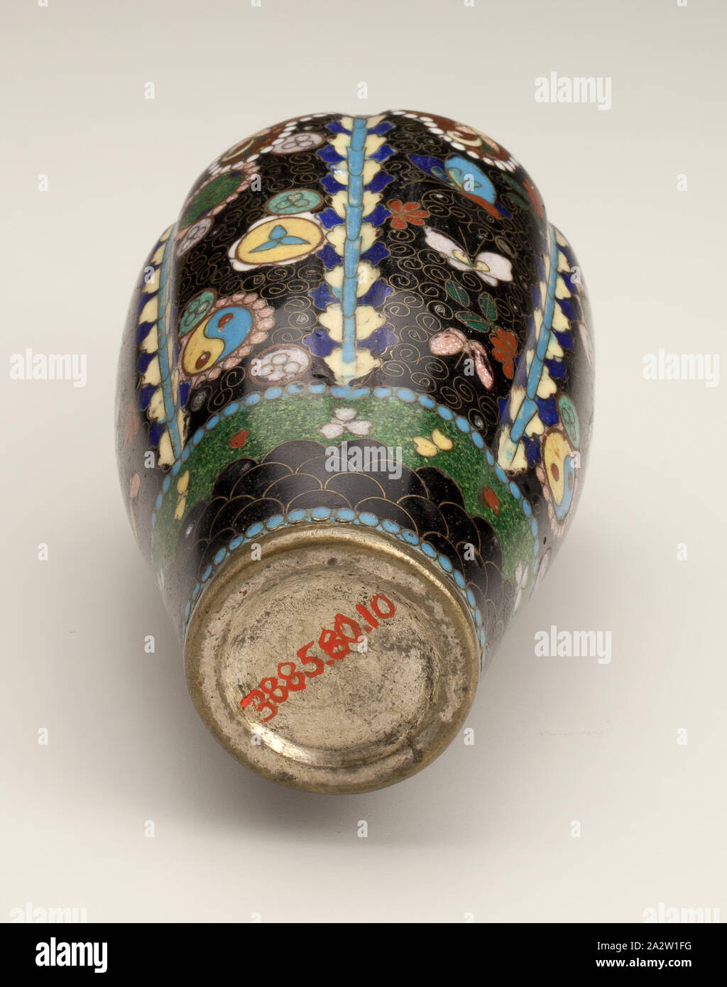 Vaso, cloissoné smalto, 6 x 2-3/4 (diam.)., Arte Asiatica Foto Stock