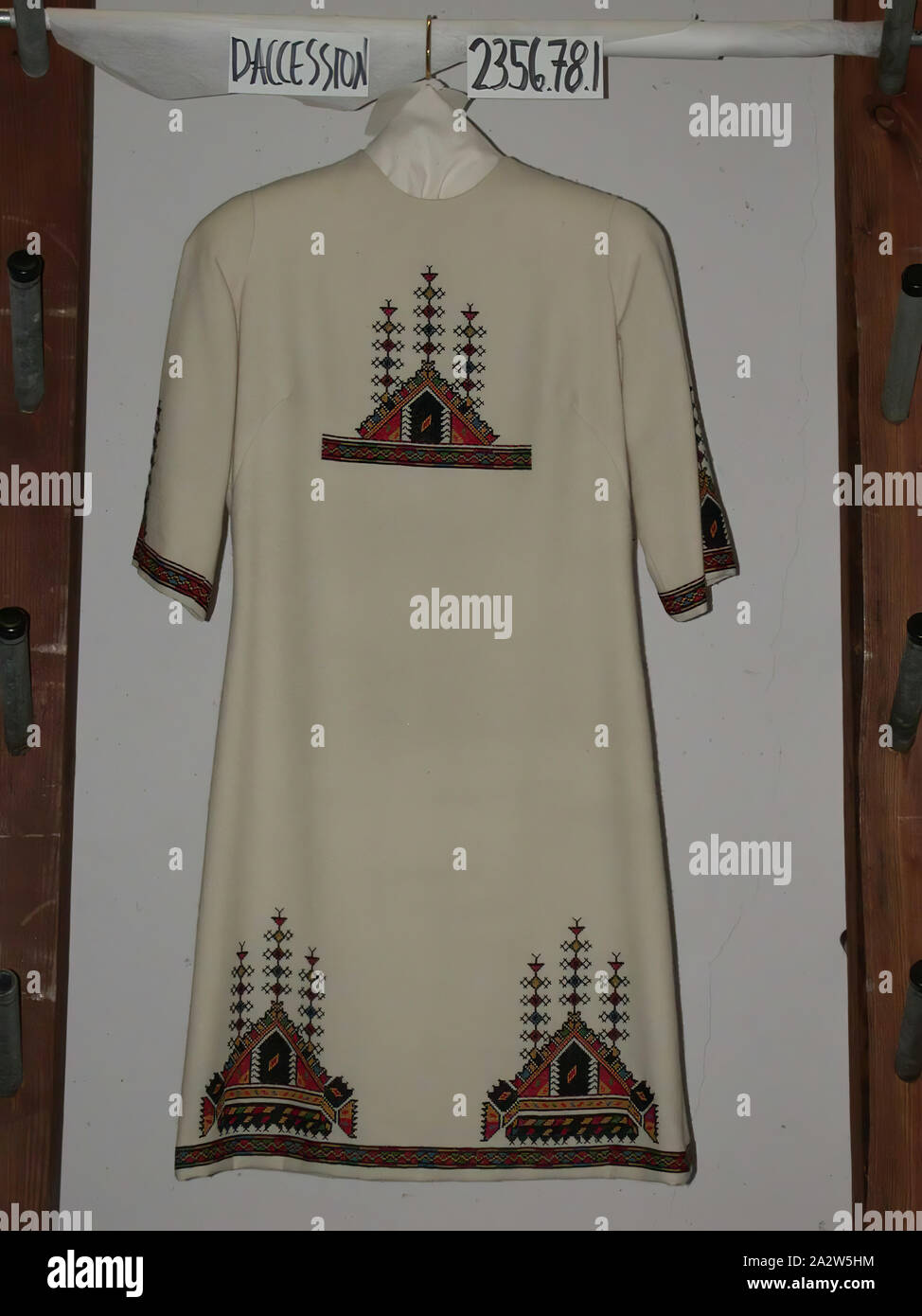 Abito, lana, ricamati, L: 36 in., tessile e della moda arte Foto Stock