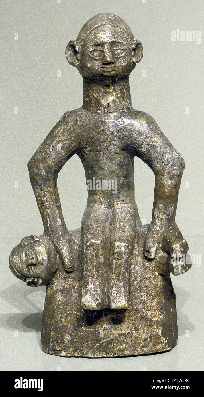 Figura commemorativa gruppo (ntadi), Kakongo, probabilmente del secolo xix secolo, steatite pietra, 15-3/4 x 9 x 5-1/2 in., Arte Africana Foto Stock