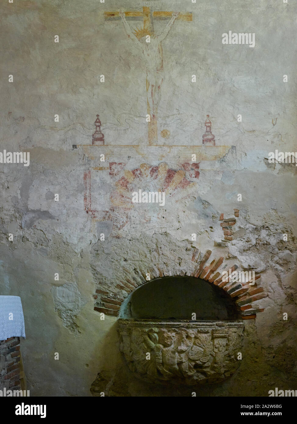 I resti di un affresco raffigurante Gesù sulla croce alla missione di Nuestra Senora de la Purisima Concepcion de Acuña, meglio noto semplicemente come missione Concepcion è oggi uno dei quattro superstiti missioni spagnole in San Antonio, Texas Foto Stock