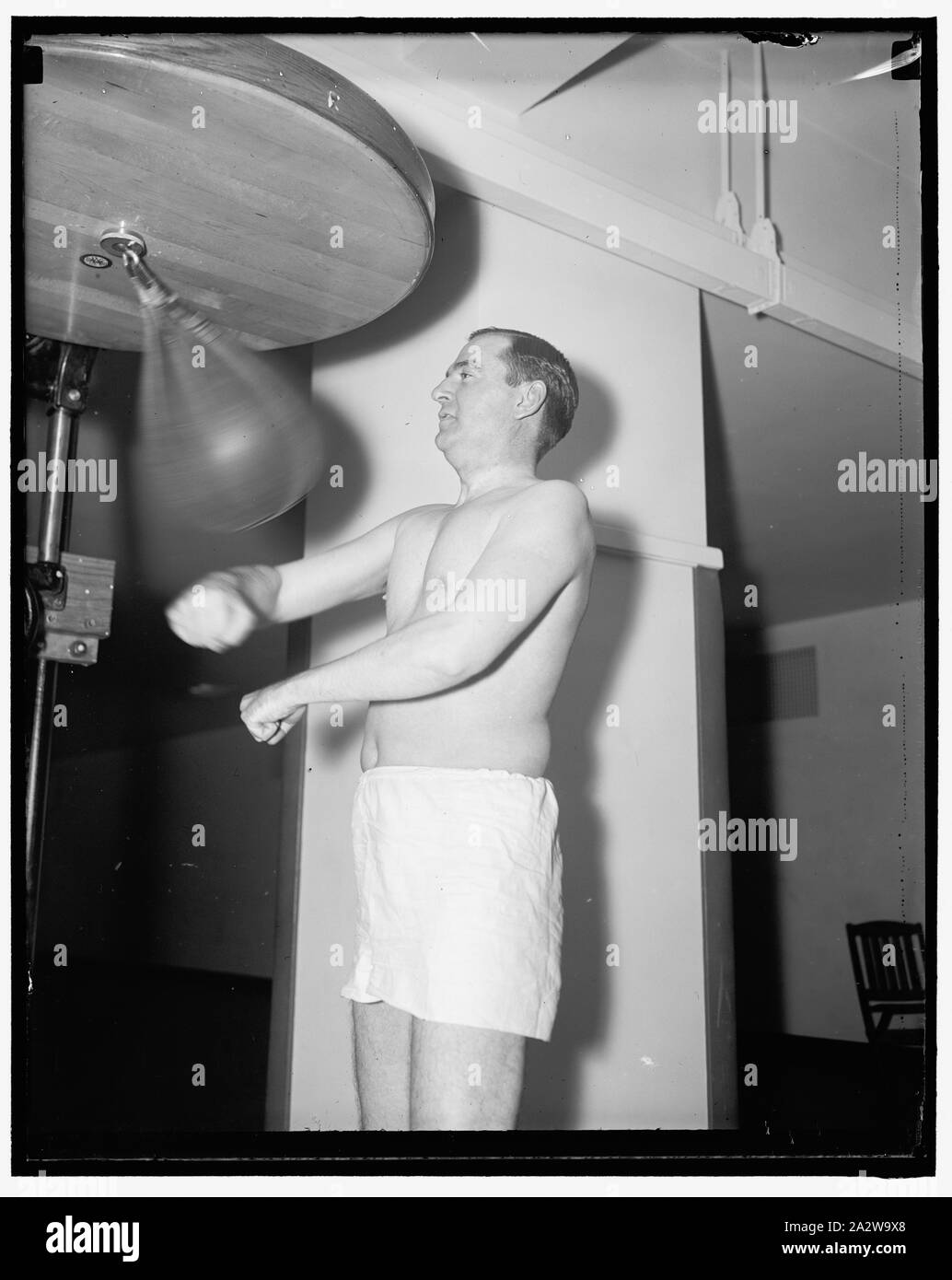 Sost. Albert Thomas di Tex. punzonatura del sacco a casa palestra Foto Stock