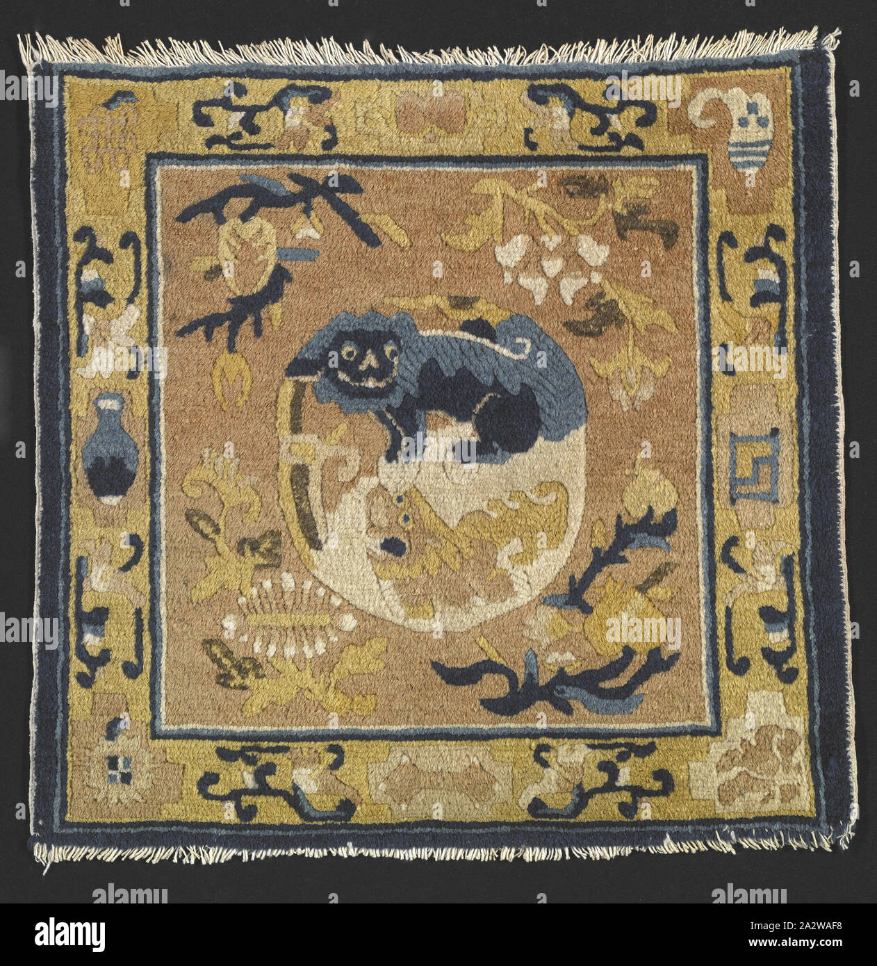 Rug, secolo XIX, lana, cotone, 27-1/2 x 28-1/4 in., tessile e della moda arte Foto Stock