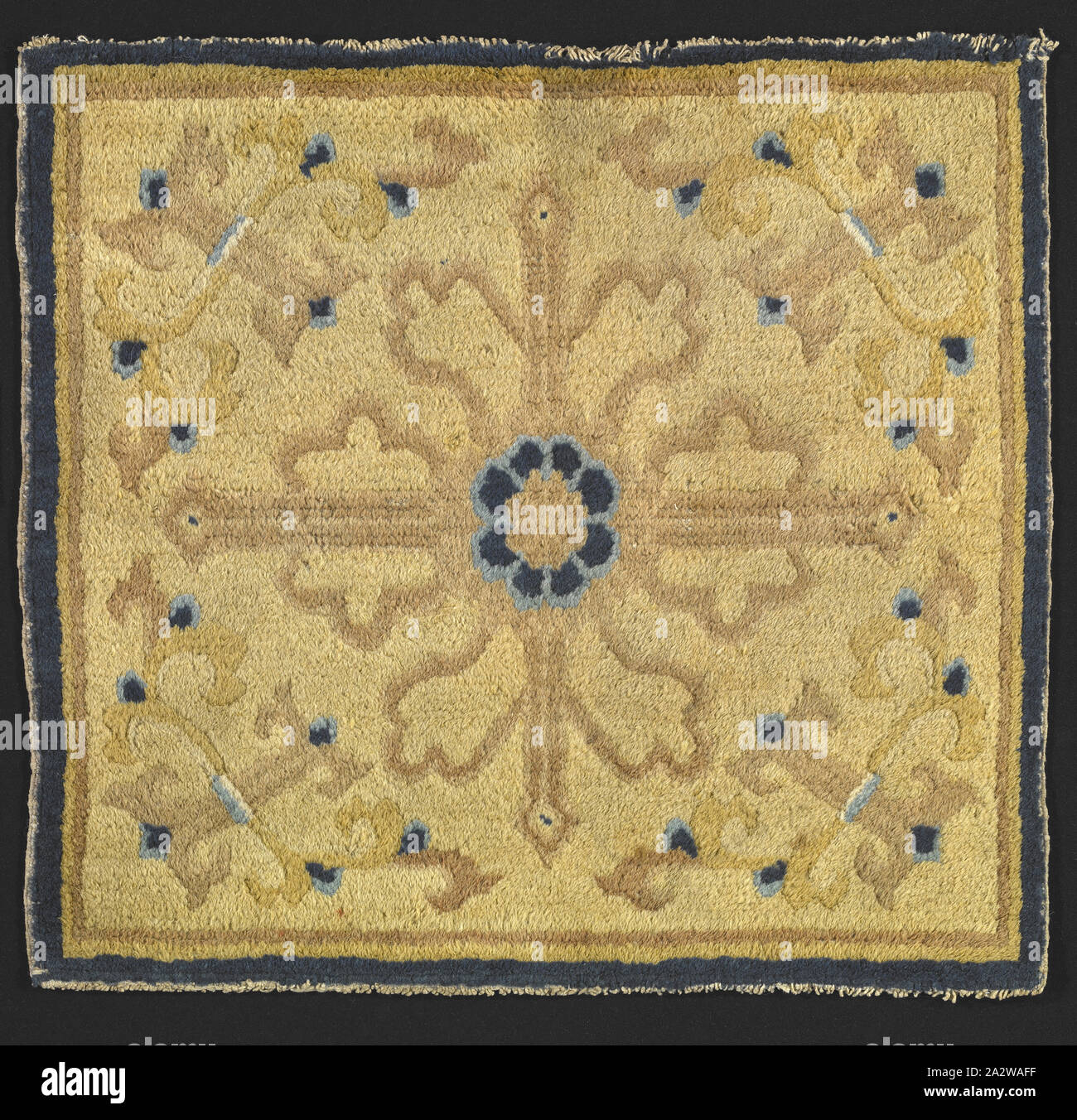 Rug, secolo XIX, lana, cotone, 25-1/16 x 27-1/4 in., tessile e della moda arte Foto Stock