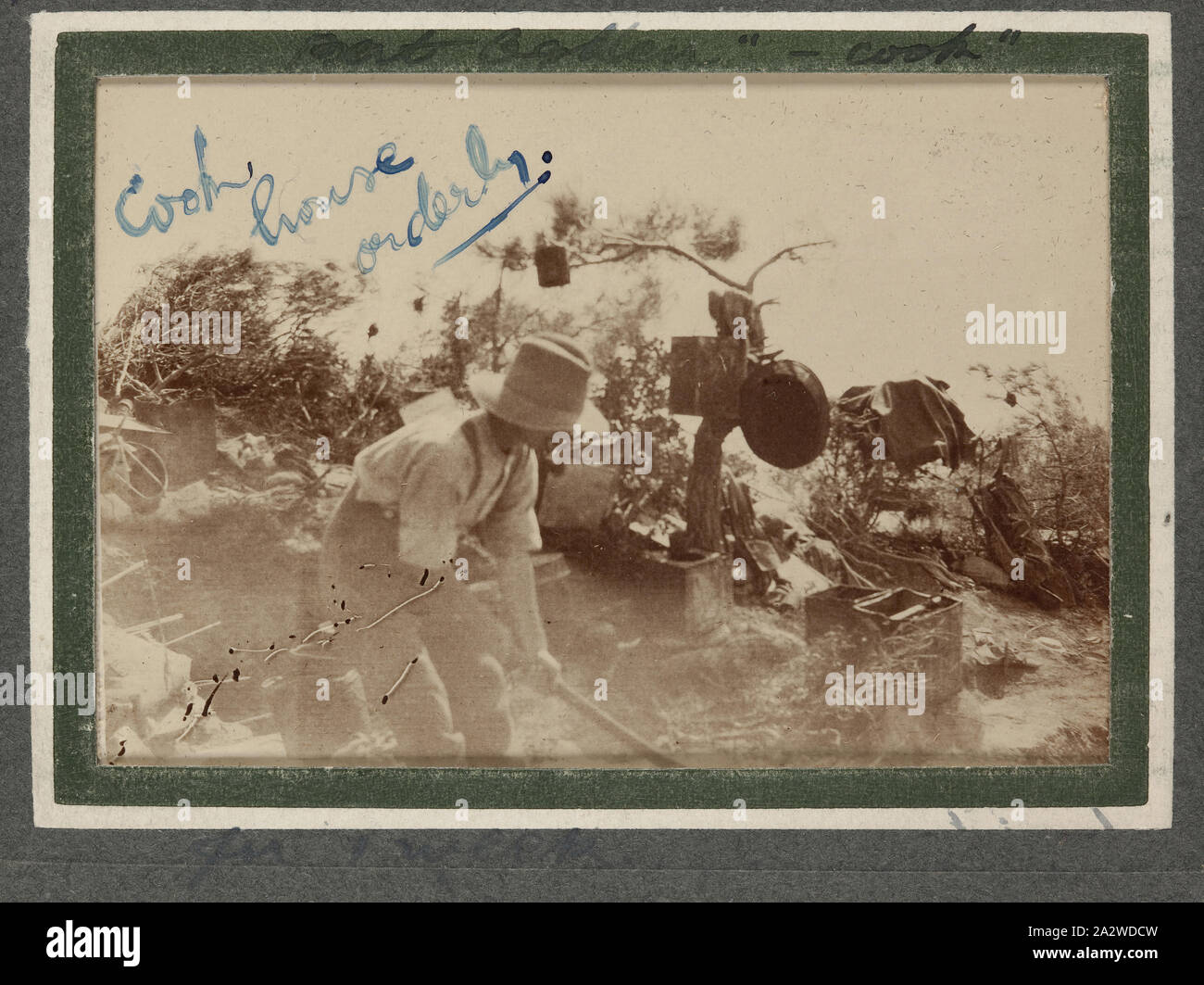 Fotografia - Esercito Cook, Gallipoli, Turchia, Trooper George Simpson Millar, guerra mondiale I, 1915, foto in un album che apparteneva a un veteran australiana nel 5° Australian Light House durante la guerra mondiale I. L'album contiene 103 piccole le fotografie in bianco e nero, principalmente di Gallipoli nel 1915 e alcuni di Francia e Belgio. Si ritiene siano stati presi da Trooper George Simpson Millar, servizio n. 160, 'A' truppa, 'C' Squadron, 5 Australian Light Horse reggimento Foto Stock