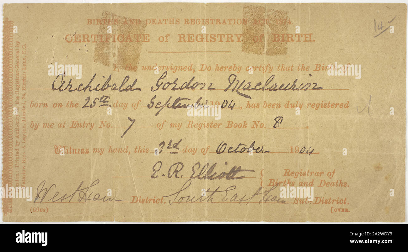 Certificato di nascita - Archibald Gordon Maclaurin, Inghilterra, 3 Ott 1904, certificato di nascita per Archibald Gordon Maclaurin, nato il 25 settembre 1904 in sub-distretto di South East Ham nel distretto di West Ham. Archibald la nascita è stata inserita nel registro di E.R. Elliott il 3 ottobre 1904. Archibald addestrato come una stampante e cercare lavoro in Australia come vi erano poche opportunità in Inghilterra; ha migrato su 'Jervis Bay' nel 1928. Prima di eseguire la migrazione ha iniziato Foto Stock