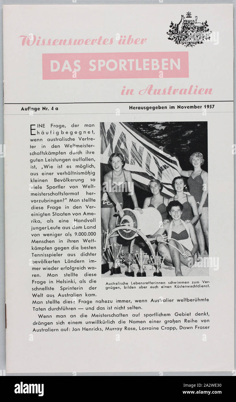 Opuscolo - 'Wissenswertes uber Das Sportleben in Australien' Commonwealth of Australia, Nov 1957, opuscolo intitolato "Wissenswertes uber Sportleben in Australien" ["fatti circa lo sport in Australia'], rilasciati in tedesco Australiana per il dipartimento di immigrazione nel novembre 1957. Esso è stato rilasciato a Dorothea Huber [nee Freitag e successivamente Dunzinger] in preparazione per il suo viaggio di migranti provenienti da Austria a Melbourne a bordo della linea Cogedar nave "Flaminia" nel novembre 1959. Questo è uno dei molti libretti in Foto Stock