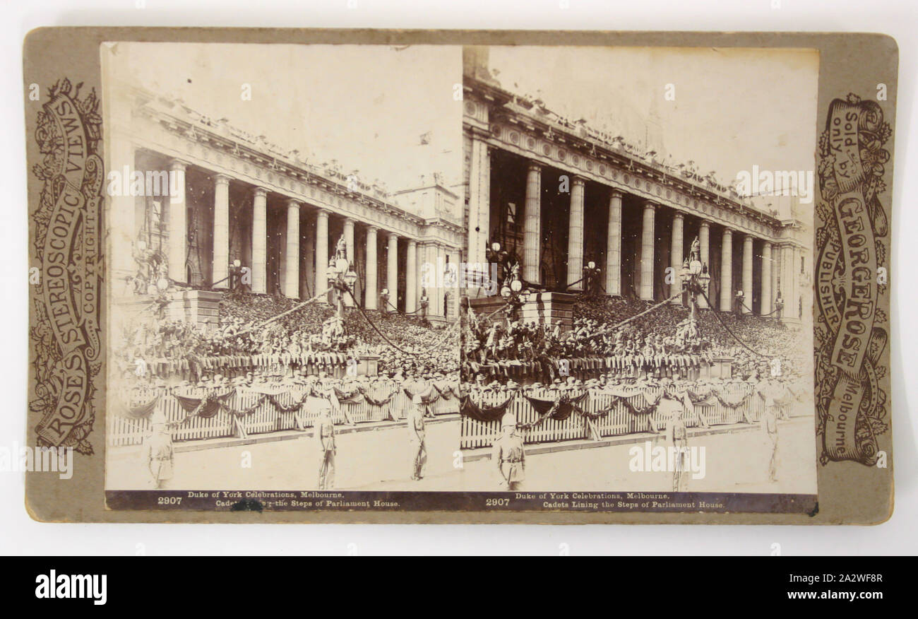 Stereografia - Duke of York celebrazioni, Cadetti di rivestimento per le fasi di Casa del Parlamento, 1901, Stereografia raffiguranti cadetti militari di rivestimento per le fasi di Casa del Parlamento, Melbourne, durante le celebrazioni per la visita del Duca di York, 1901. Pubblicato da George Rose, Melbourne. Essa è parte di una collezione di Rose vista stereoscopica (stereographs) relativi alla visita di il Duca e la duchessa di Cornovaglia e di York a Melbourne e Sydney durante le celebrazioni per la Federazione di Australia Foto Stock