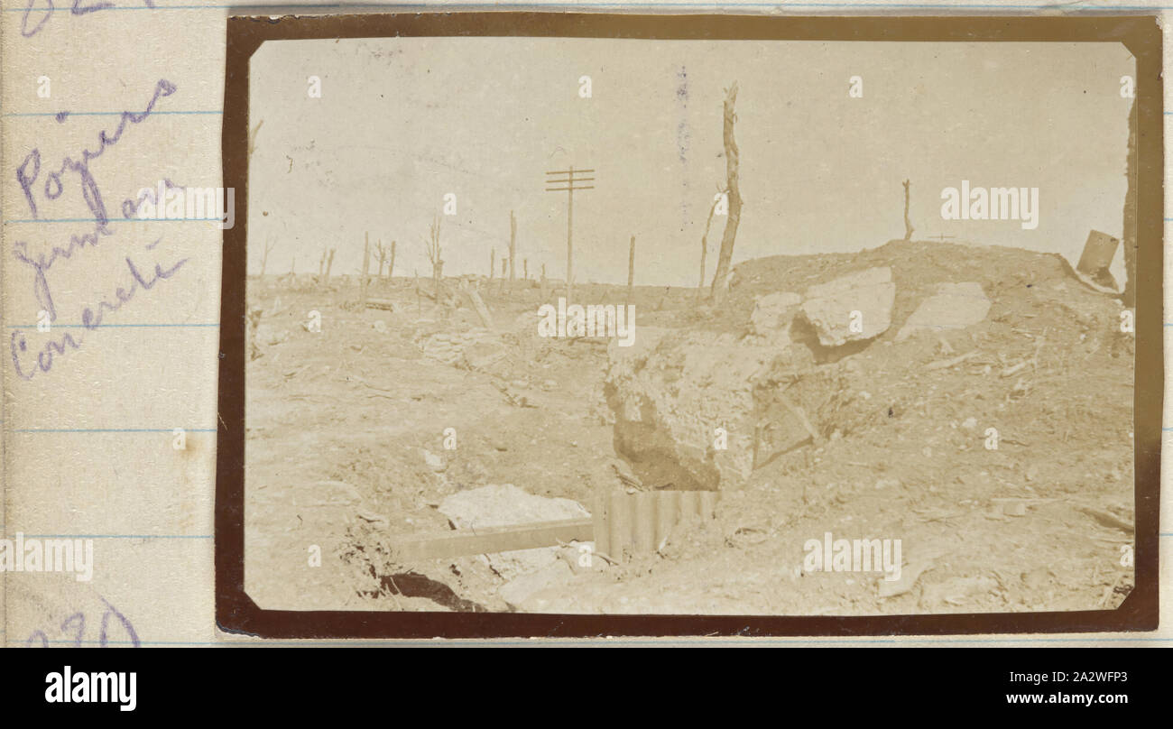 Fotografia - tedesco di calcestruzzo, Pozieres, Francia, sergente John Lord, guerra mondiale I, 1917, uno di 185 fotografie in bianco e nero in un album, adottate in Francia durante la Prima Guerra Mondiale dal sergente John Lord. Alcune pagine sono vuote. Le fotografie in album illustrano i campi dell'esercito, ospedali, trincee, inizio serbatoi, paesaggi, cimiteri e tombe e gruppi di posti militari australiani. I luoghi Signore cita nel suo le didascalie sono La Boiselle, schierandosi di cava, Pozieres, Albert, Bapaume Foto Stock