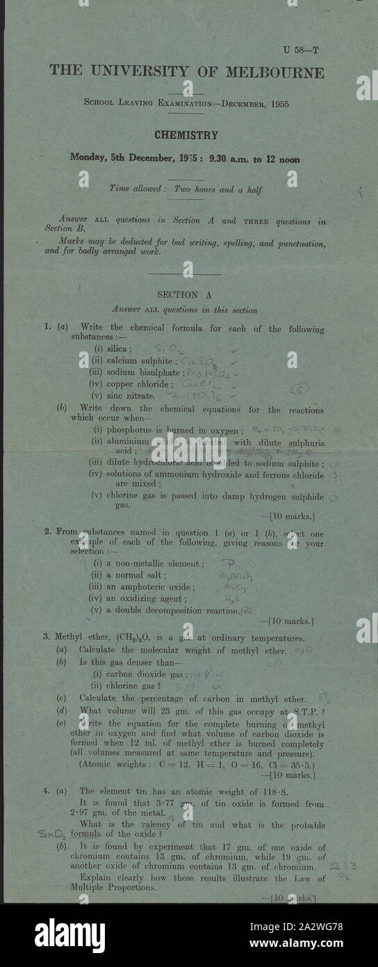 Esame della carta - Chimica, Università di Melbourne, 5 Dic1955, Università di Melbourne per lasciare la scuola esame di Chimica, 1955. I candidati avevano 2 ore e mezza per rispondere a tutte le domande della sezione A e tre domande nella sezione B. indicatori potrebbero essere detratti per poveri iscritto, ortografia, grammatica o espressione. L'esame è stato tenuto nella (Royal) Exhibition Building (REB) il 5 dicembre 1956. Il REB continua a ospitare esami universitari al fine di entrambe le prima e seconda Foto Stock