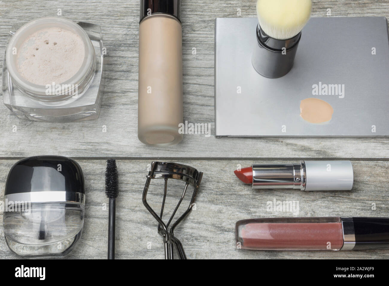 Fondazione e polvere per il viso Foto Stock